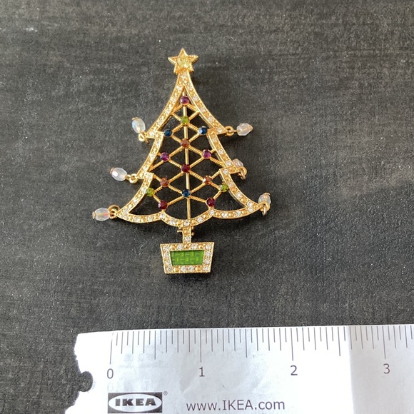 Vintage Avon 2005 collectible gold tone metal Christmas tree pin - Picture 7 of 11